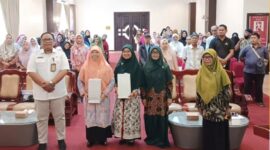 Foto : Fitri Maisyaroh Anggota DPRD Kalimantan Timur Saat Hadir Sebagai Narasumber di Forum Seminar Parenting (Dok. DPRD Kaltim)