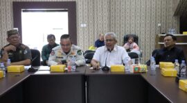 Foto : Pansus Tratibumlinmas ketika melakukan uji petik bersama Satpol PP Kaltim di Bontang beberapa waktu lalu.