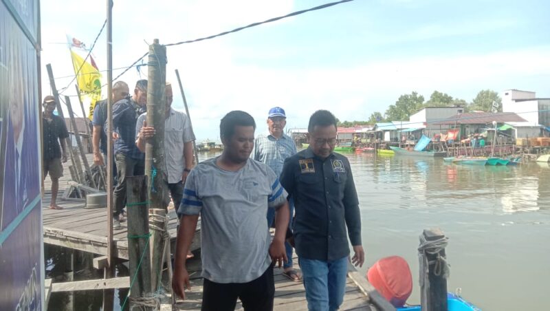 Foto : Baharuddin Demmu Saat Menyambangi Desa Sepatin.