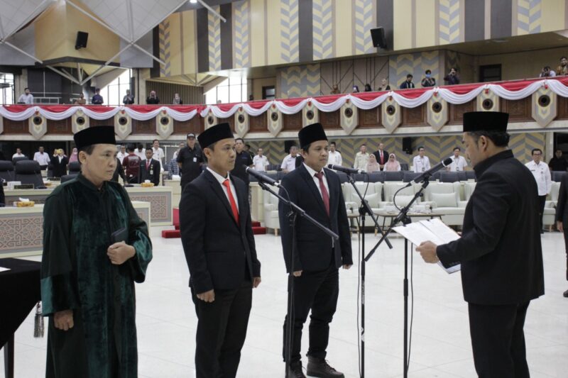 Foto : Pelaksanaan Pengambilan Sumpah Jabatan Oleh Selamat Ari Wibowo dan Encik Wardani.