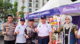 Foto : Rasman, Kepala Bidang Pengembangan Pemuda Dispora Kaltim Bersama Sekda Prov. Kaltim Saat Acara Pembukaan Pekan Raya Pemuda Kaltim 2023 di Halaman Parkir Stadion Kadrie Oening Samarinda