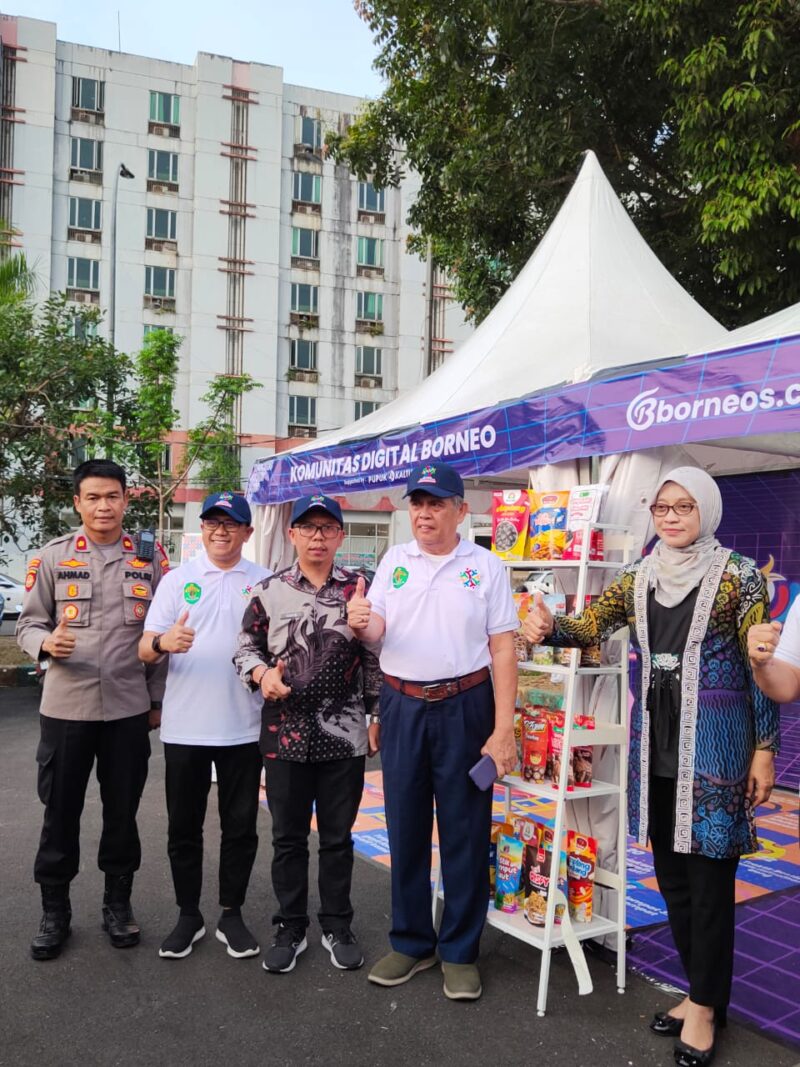 Foto : Rasman, Kepala Bidang Pengembangan Pemuda Dispora Kaltim Bersama Sekda Prov. Kaltim Saat Acara Pembukaan Pekan Raya Pemuda Kaltim 2023 di Halaman Parkir Stadion Kadrie Oening Samarinda