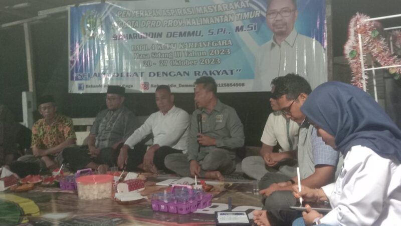 Foto : Baharuddin Demmu Saat Menyambangi desa gas alam beberapa waktu lalu