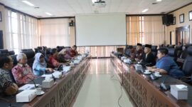 Foto : Komisi IV DPRD Kaltim Melakukan RDP Bersama Mitra Kesehatan.