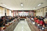 Foto : RDP Komisi I Dalam Berupaya Mediasi Persoalan Konflik Kelompok Tani di Kabupaten Berau Dengan PT. Berau Coal