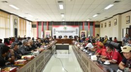 Foto : RDP Komisi I Dalam Berupaya Mediasi Persoalan Konflik Kelompok Tani di Kabupaten Berau Dengan PT. Berau Coal