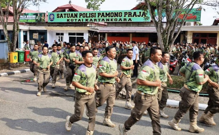 Foto: Susana pembinaan fisik Satpol PP Kukar.