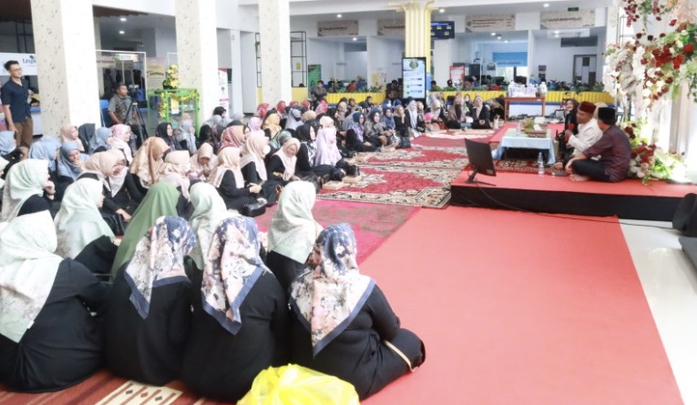 Foto: DWP Kabupaten Kukar menggelar halal bi halal dan pertemuan rutin di DPMPTSP.