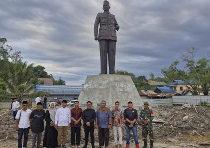 Foto : Potret pembangunan monumen Bung Karno di Sangasanga, Kukar.